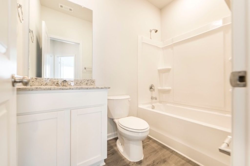 Frio - Guest Bathroom