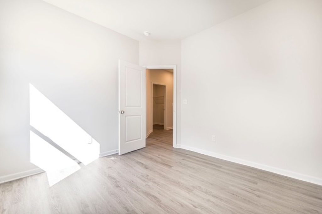 Frio - Guest Bedroom (2)