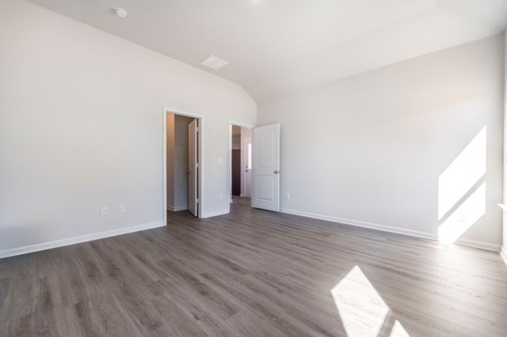 Frio - Primary Bedroom