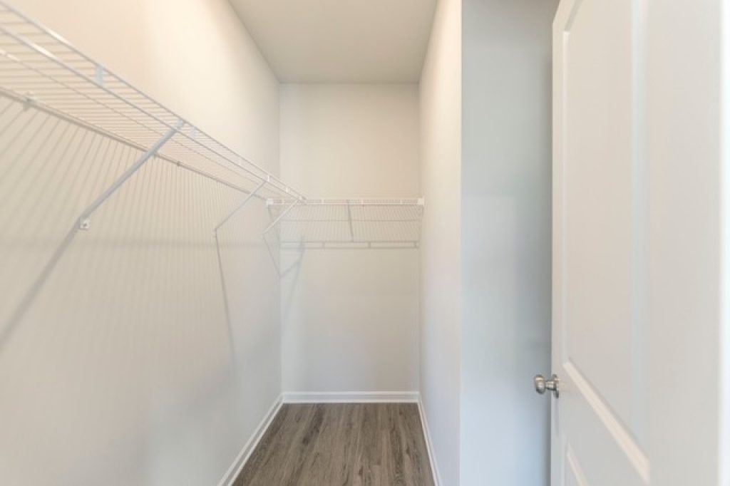 Frio - Primary Closet